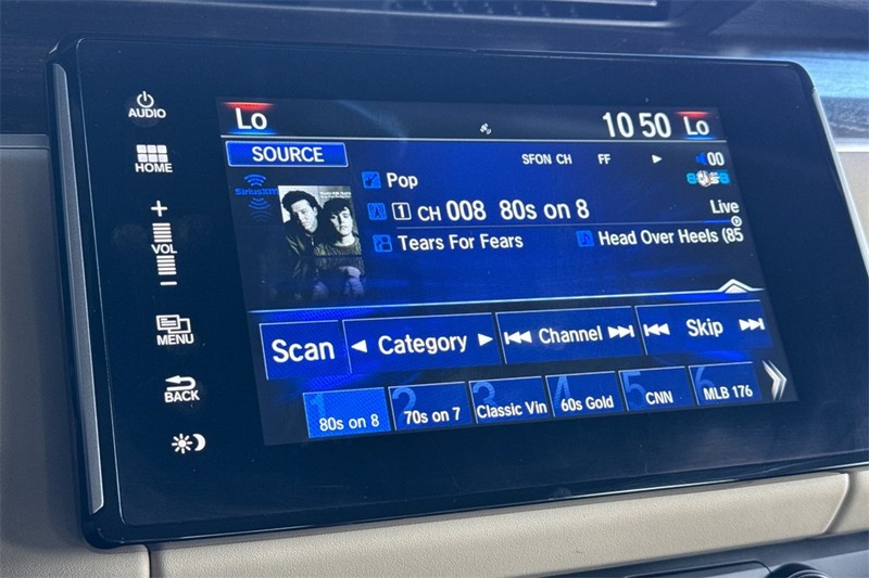 Honda Clarity Plug-In Hybrid Vehicle Full-screen Gallery Image 17