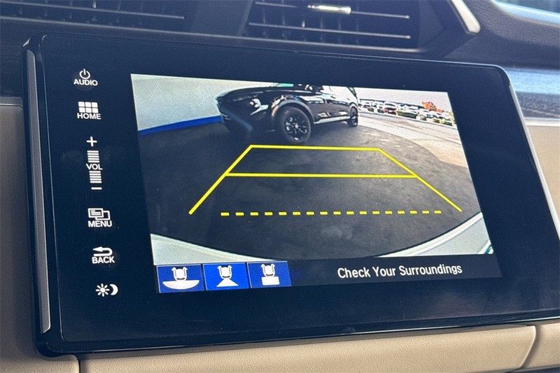 Honda Clarity Plug-In Hybrid Vehicle Full-screen Gallery Image 18