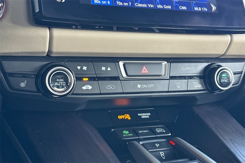 Honda Clarity Plug-In Hybrid Vehicle Full-screen Gallery Image 19