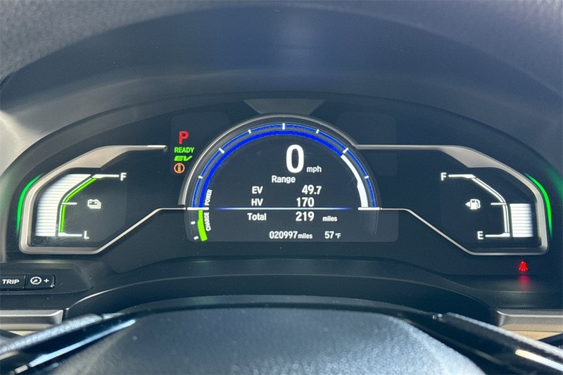 Honda Clarity Plug-In Hybrid Vehicle Full-screen Gallery Image 23