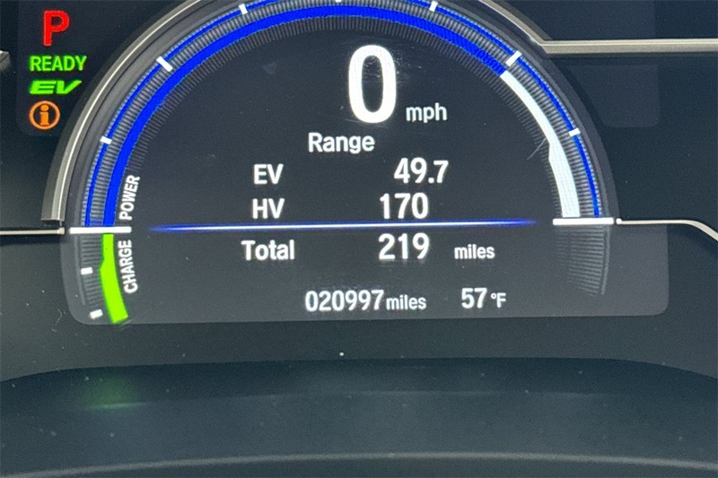 Honda Clarity Plug-In Hybrid Vehicle Full-screen Gallery Image 24