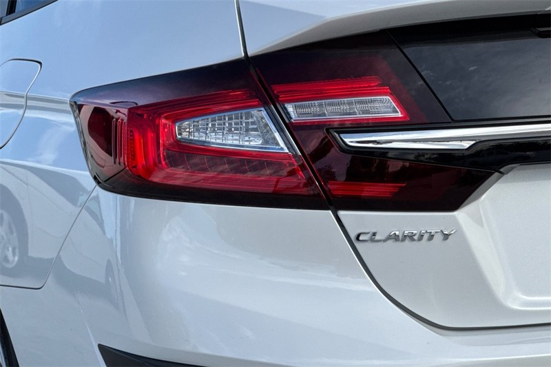 Honda Clarity Plug-In Hybrid Vehicle Full-screen Gallery Image 26