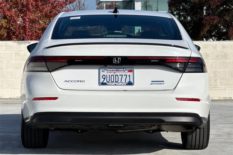 Honda Accord Hybrid Vehicle Full-screen Gallery Image 04