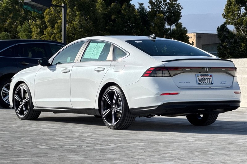 Honda Accord Hybrid Vehicle Full-screen Gallery Image 05