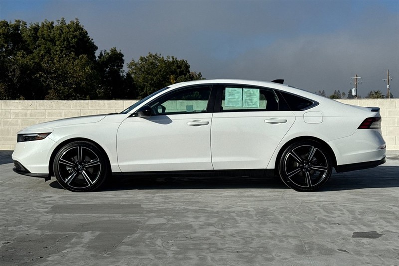 Honda Accord Hybrid Vehicle Full-screen Gallery Image 06