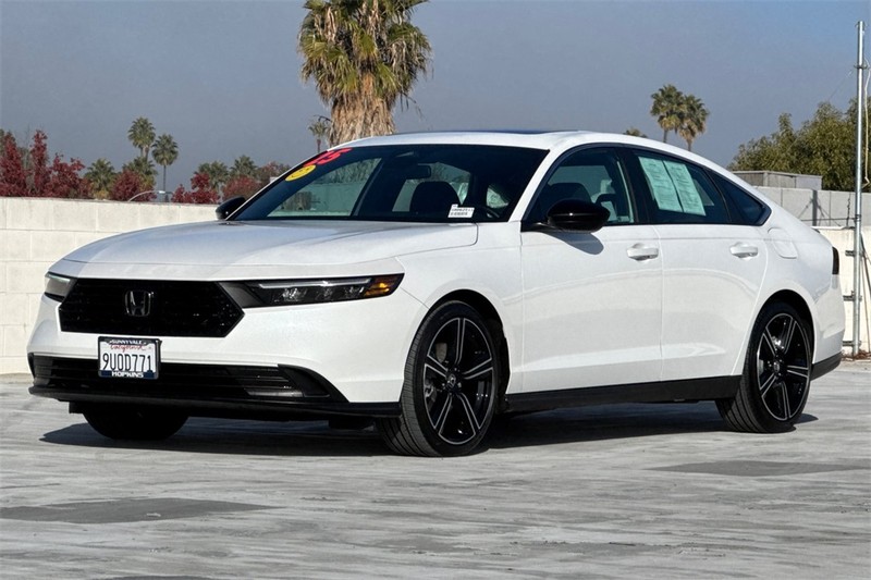 Honda Accord Hybrid Vehicle Full-screen Gallery Image 07