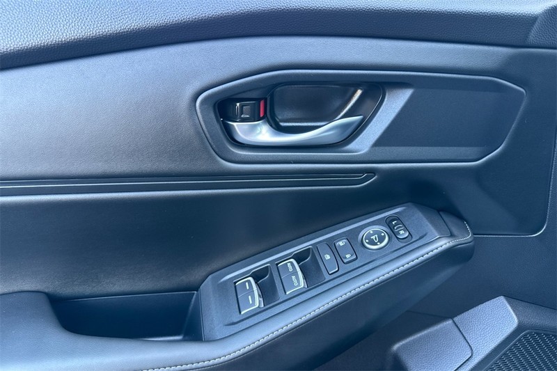 Honda Accord Hybrid Vehicle Full-screen Gallery Image 10