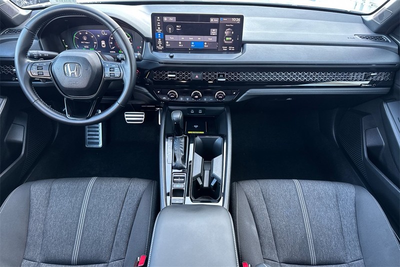 Honda Accord Hybrid Vehicle Full-screen Gallery Image 12