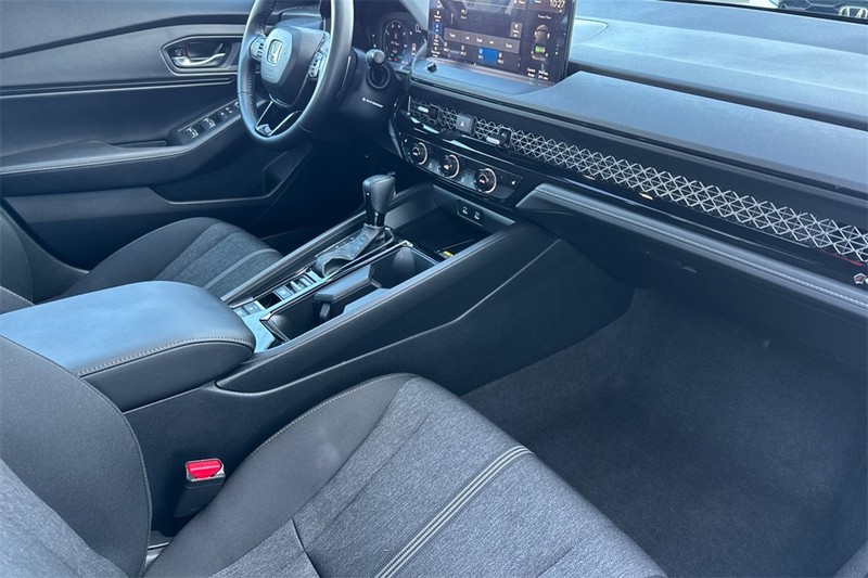 Honda Accord Hybrid Vehicle Full-screen Gallery Image 14