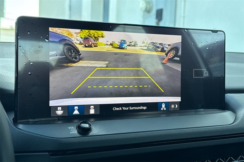 Honda Accord Hybrid Vehicle Full-screen Gallery Image 17