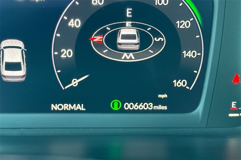 Honda Accord Hybrid Vehicle Full-screen Gallery Image 23