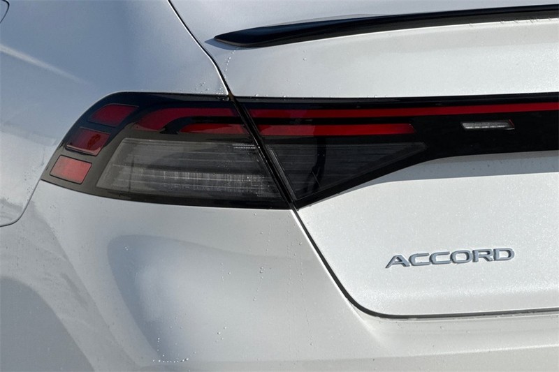 Honda Accord Hybrid Vehicle Full-screen Gallery Image 25