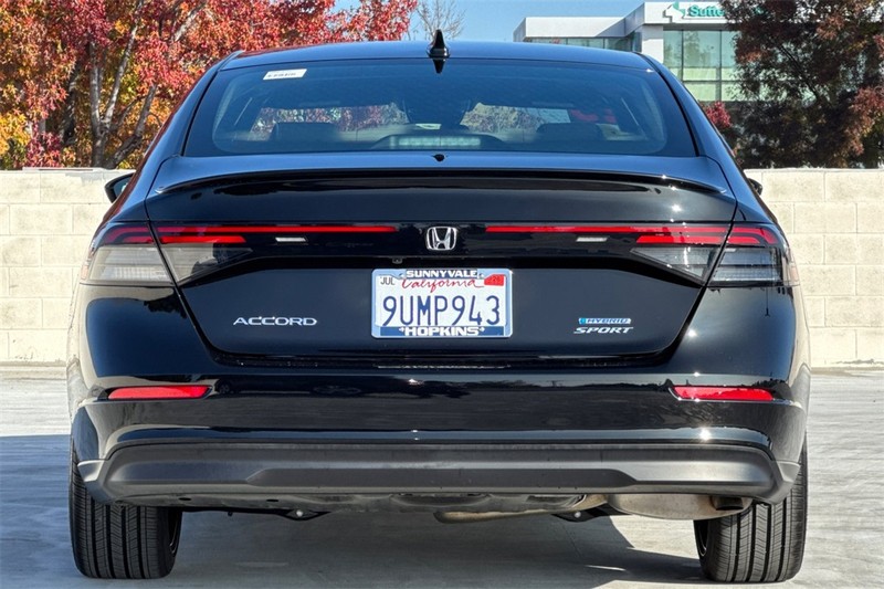 Honda Accord Hybrid Vehicle Full-screen Gallery Image 04