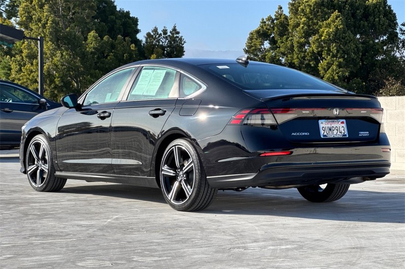 Honda Accord Hybrid Vehicle Full-screen Gallery Image 05