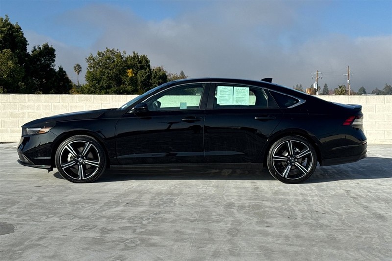 Honda Accord Hybrid Vehicle Full-screen Gallery Image 06