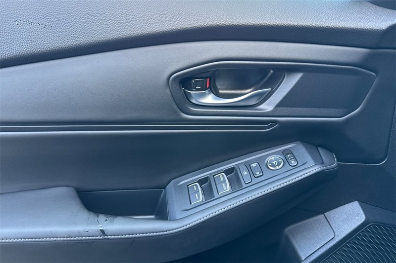 Honda Accord Hybrid Vehicle Full-screen Gallery Image 10