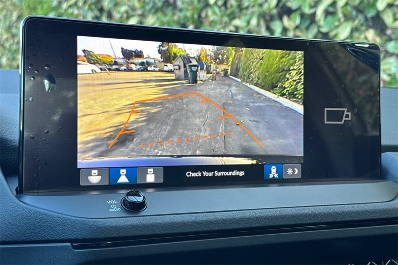 Honda Accord Hybrid Vehicle Full-screen Gallery Image 17