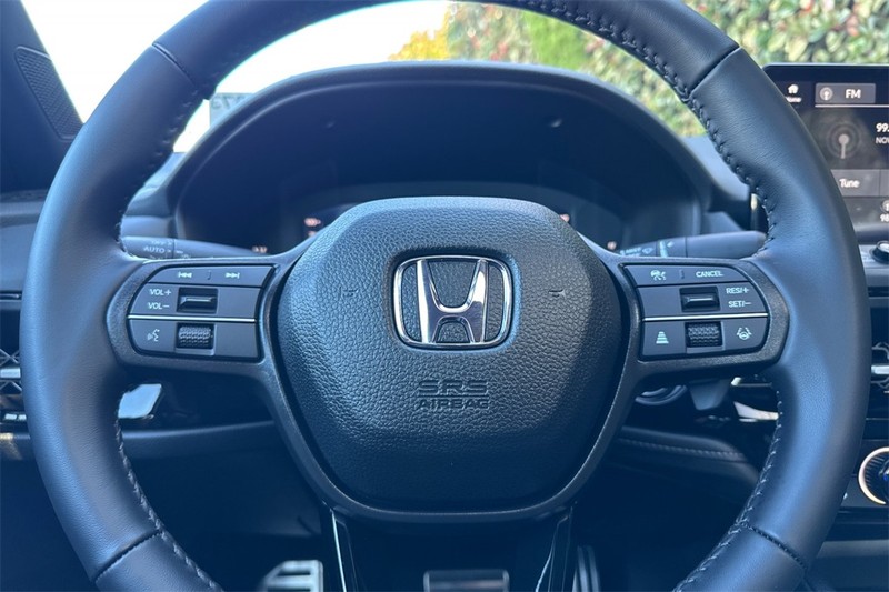 Honda Accord Hybrid Vehicle Full-screen Gallery Image 21