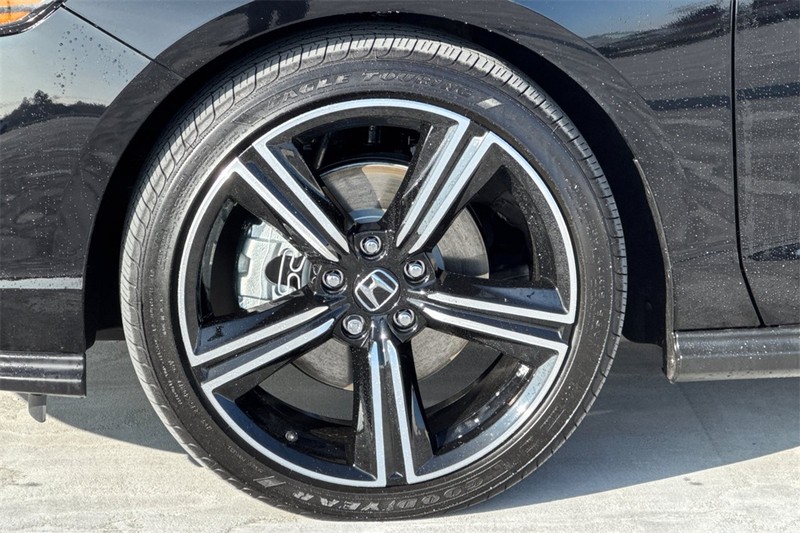 Honda Accord Hybrid Vehicle Full-screen Gallery Image 24