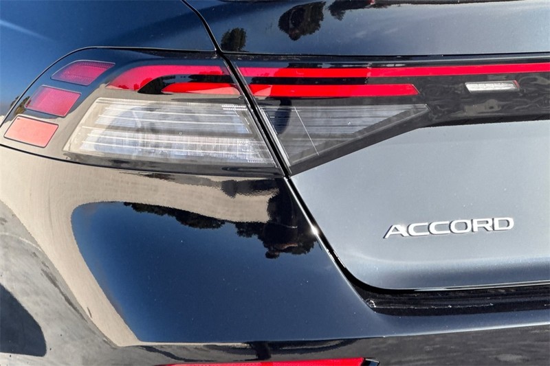 Honda Accord Hybrid Vehicle Full-screen Gallery Image 25