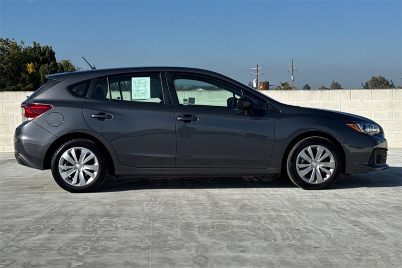 Subaru Impreza Vehicle Full-screen Gallery Image 02