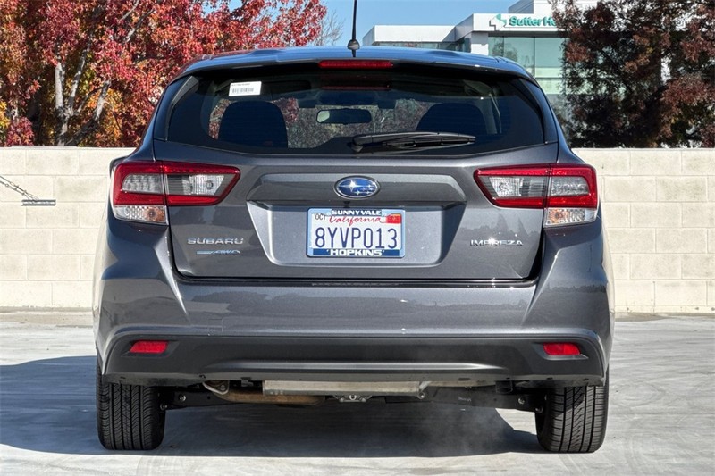 Subaru Impreza Vehicle Full-screen Gallery Image 04