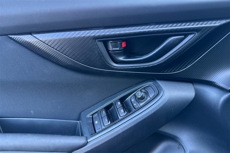 Subaru Impreza Vehicle Full-screen Gallery Image 10