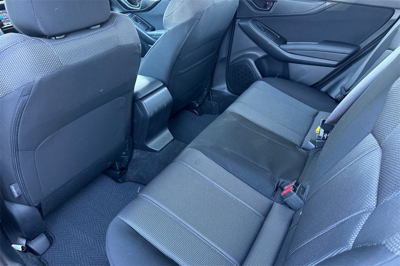 Subaru Impreza Vehicle Full-screen Gallery Image 11