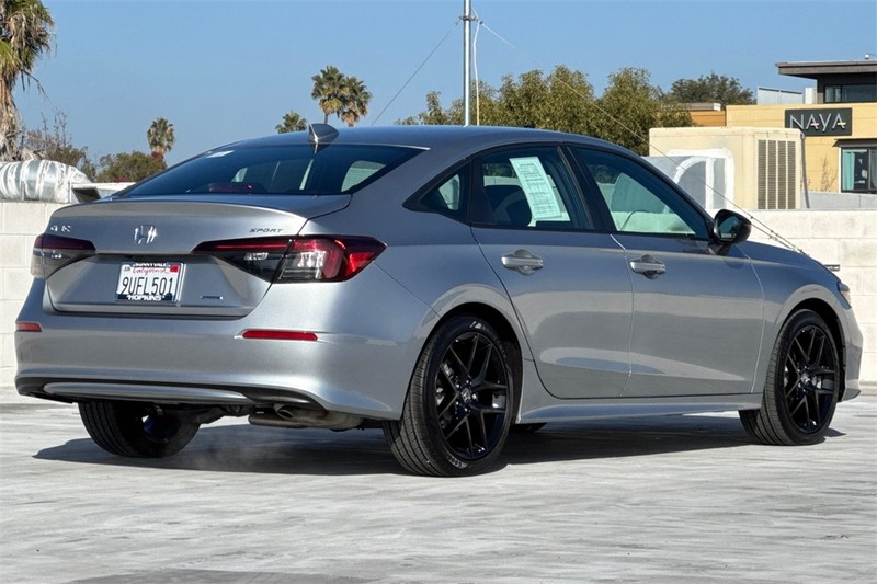 Honda Civic Sedan Hybrid Vehicle Full-screen Gallery Image 03