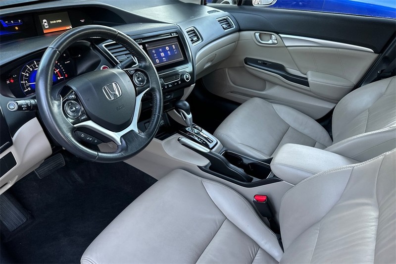 Honda Civic Sedan Vehicle Full-screen Gallery Image 09