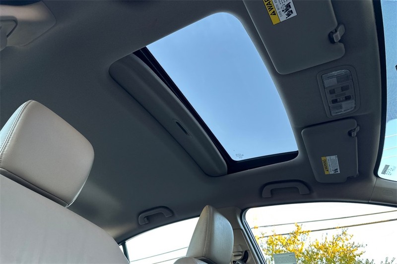 Honda Civic Sedan Vehicle Full-screen Gallery Image 15