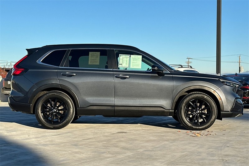 Honda CR-V Hybrid Vehicle Full-screen Gallery Image 02