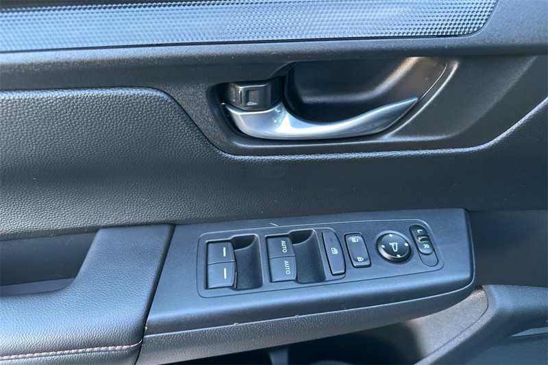 Honda CR-V Hybrid Vehicle Full-screen Gallery Image 10