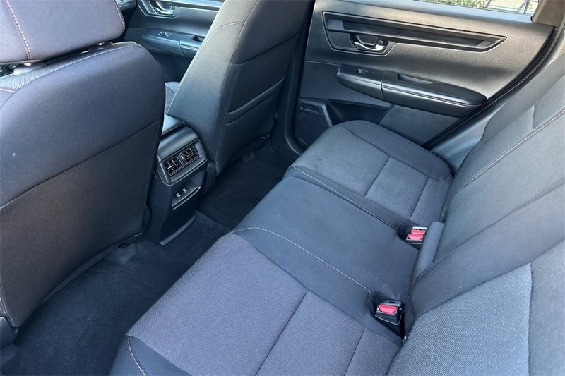 Honda CR-V Hybrid Vehicle Full-screen Gallery Image 11