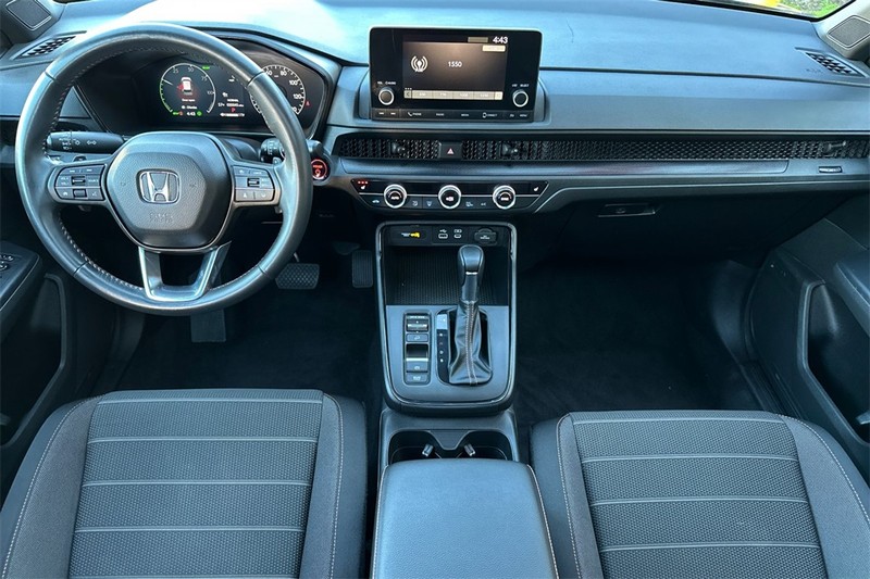 Honda CR-V Hybrid Vehicle Full-screen Gallery Image 12