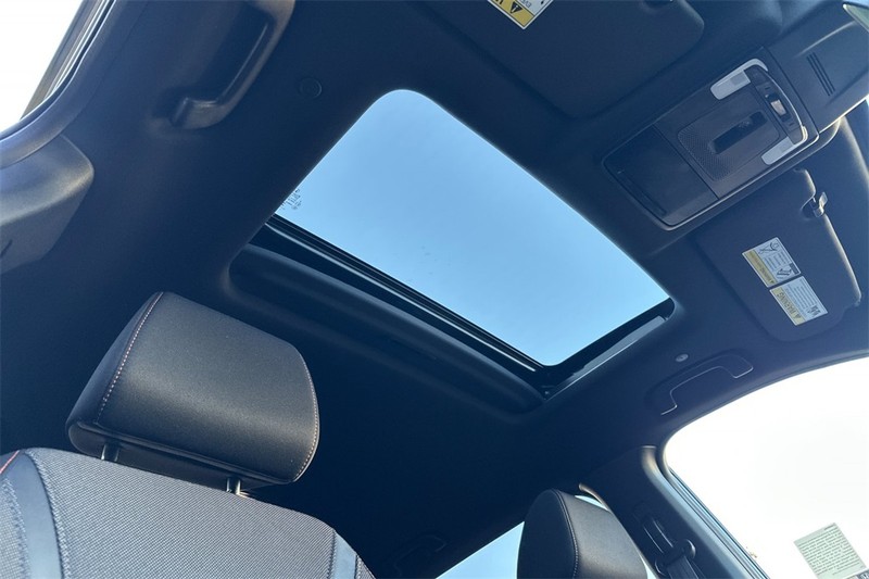 Honda CR-V Hybrid Vehicle Full-screen Gallery Image 16