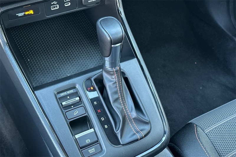 Honda CR-V Hybrid Vehicle Full-screen Gallery Image 20