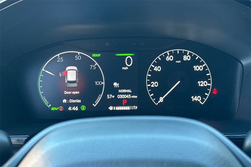 Honda CR-V Hybrid Vehicle Full-screen Gallery Image 23