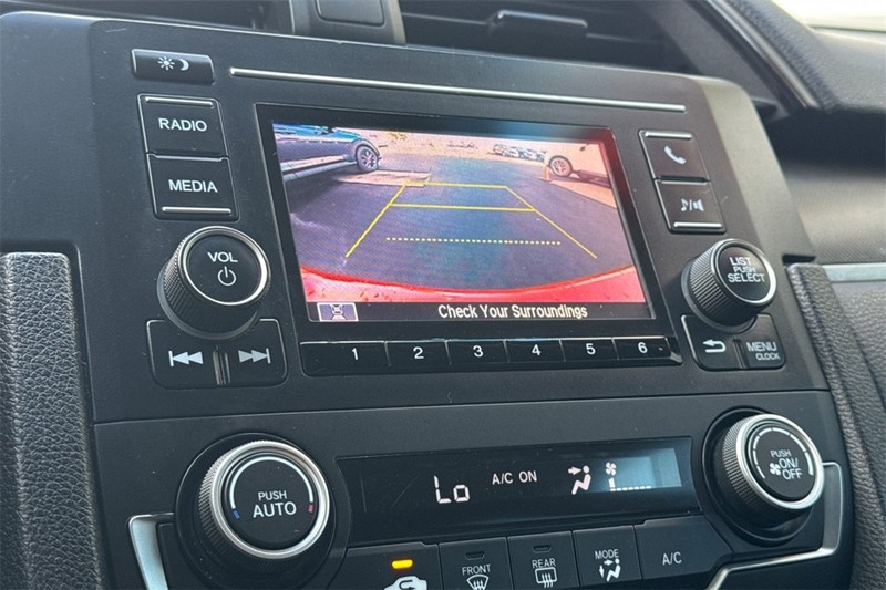 Honda Civic Sedan Vehicle Full-screen Gallery Image 17