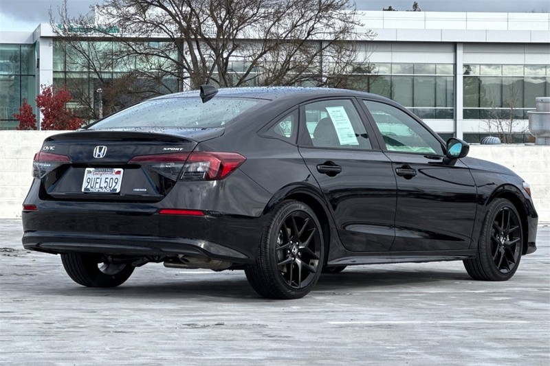 Honda Civic Sedan Hybrid Vehicle Full-screen Gallery Image 03