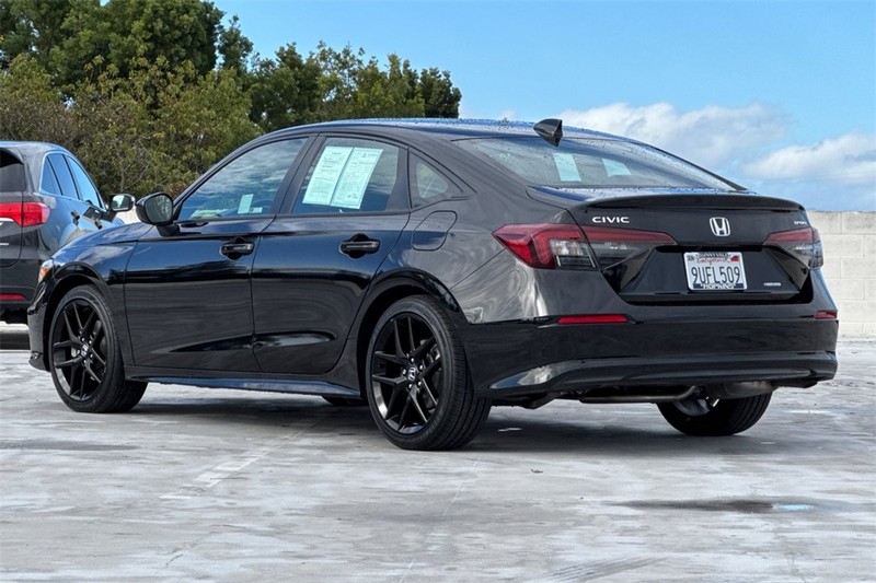 Honda Civic Sedan Hybrid Vehicle Full-screen Gallery Image 05