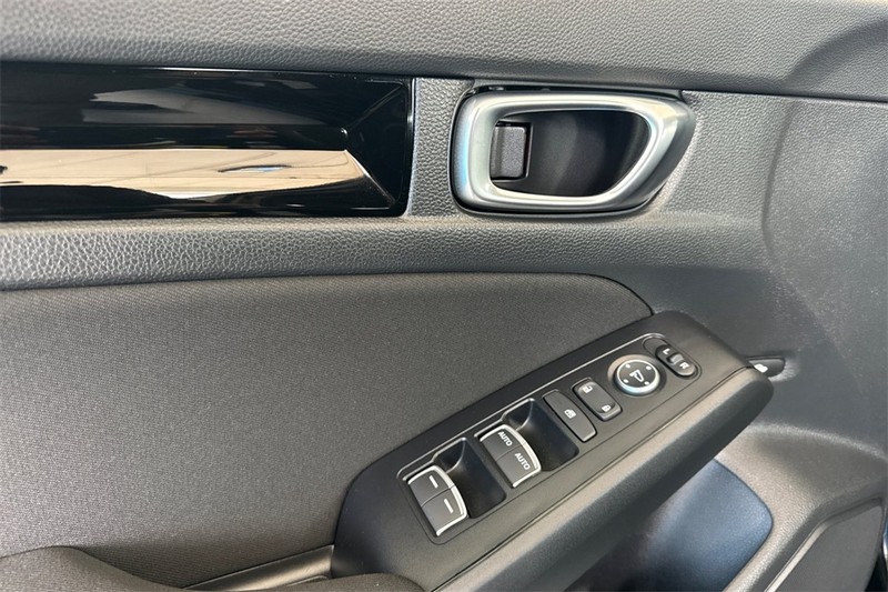 Honda Civic Sedan Hybrid Vehicle Full-screen Gallery Image 10