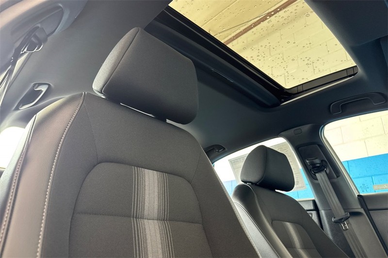 Honda Civic Sedan Hybrid Vehicle Full-screen Gallery Image 15