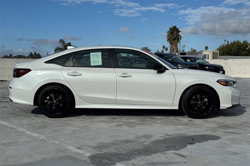 Honda Civic Sedan Hybrid Vehicle Full-screen Gallery Image 02