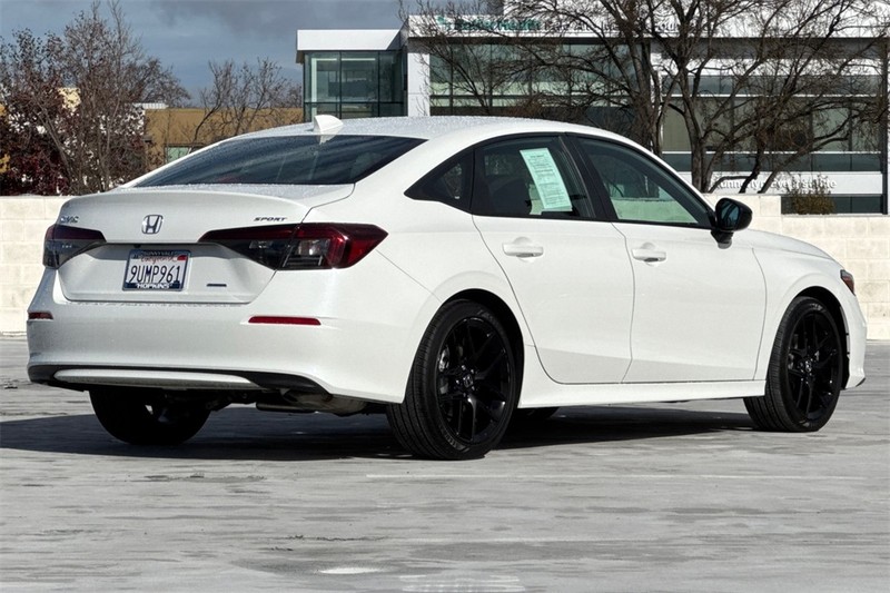 Honda Civic Sedan Hybrid Vehicle Full-screen Gallery Image 03