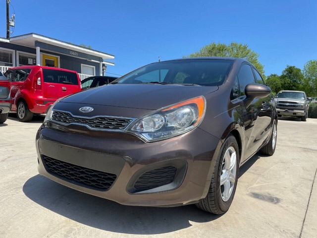 Kia Rio Vehicle Full-screen Gallery Image 03