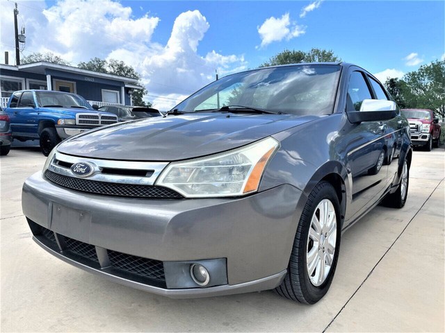 Ford Focus Sedan Vehicle Full-screen Gallery Image 03