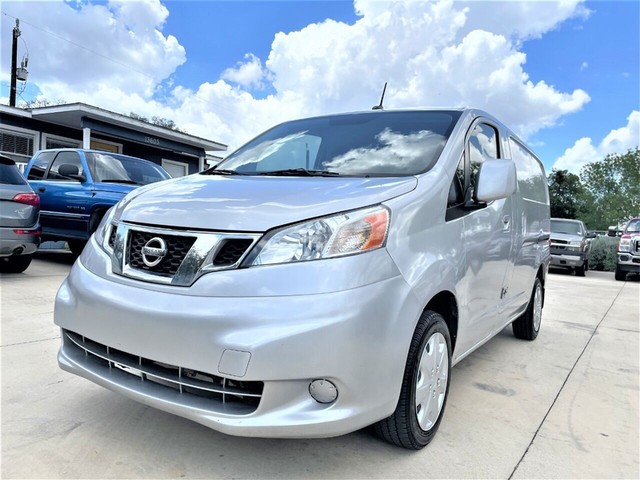 Nissan NV200 Vehicle Full-screen Gallery Image 03