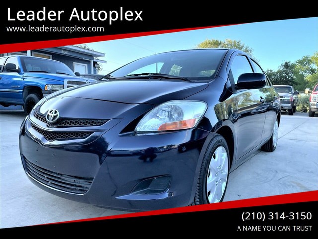 Toyota Yaris Vehicle Full-screen Gallery Image 02