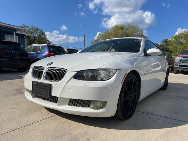 BMW 3 Series Vehicle Full-screen Gallery Image 03